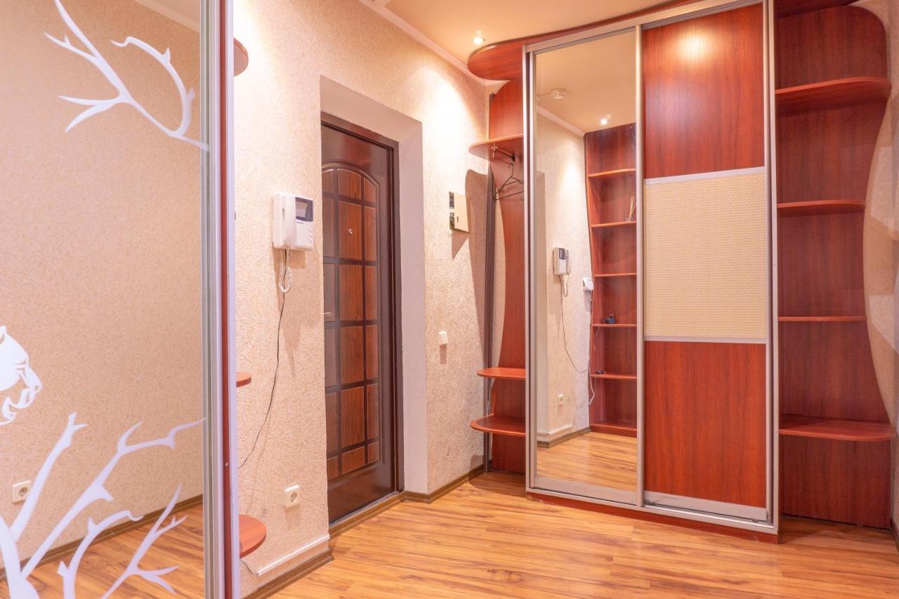 קייב Big Studio Apartment Near River Mall מראה חיצוני תמונה