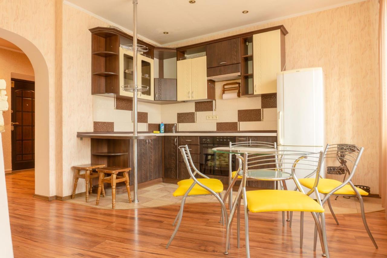 קייב Big Studio Apartment Near River Mall מראה חיצוני תמונה