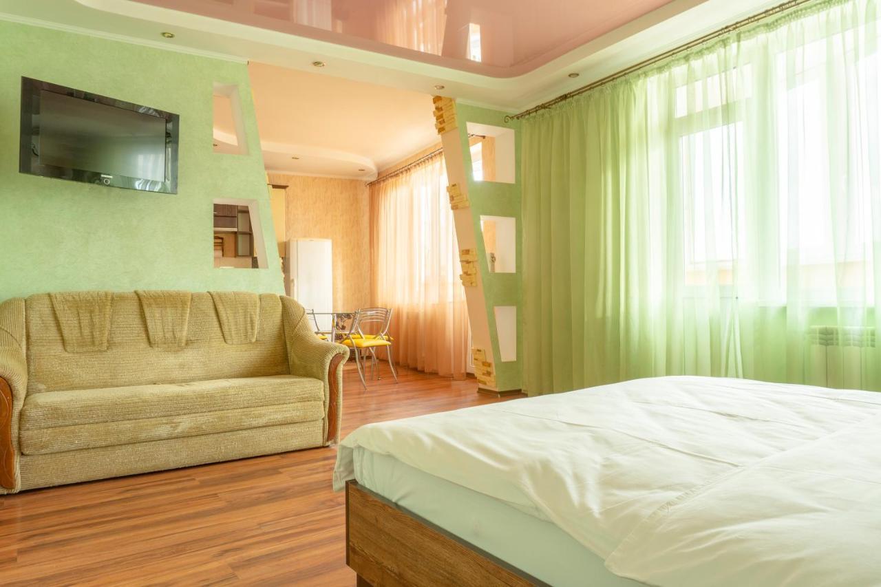 קייב Big Studio Apartment Near River Mall מראה חיצוני תמונה