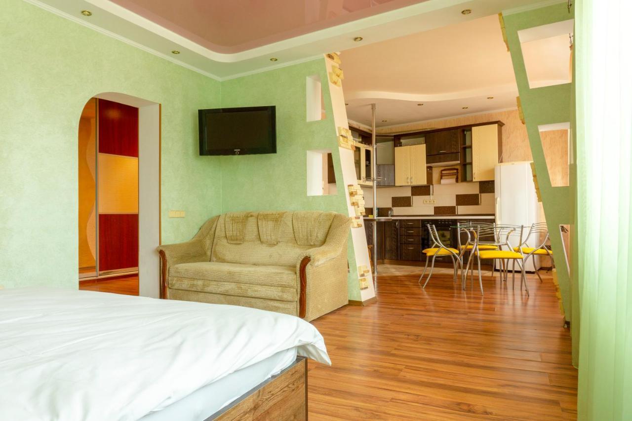 קייב Big Studio Apartment Near River Mall מראה חיצוני תמונה