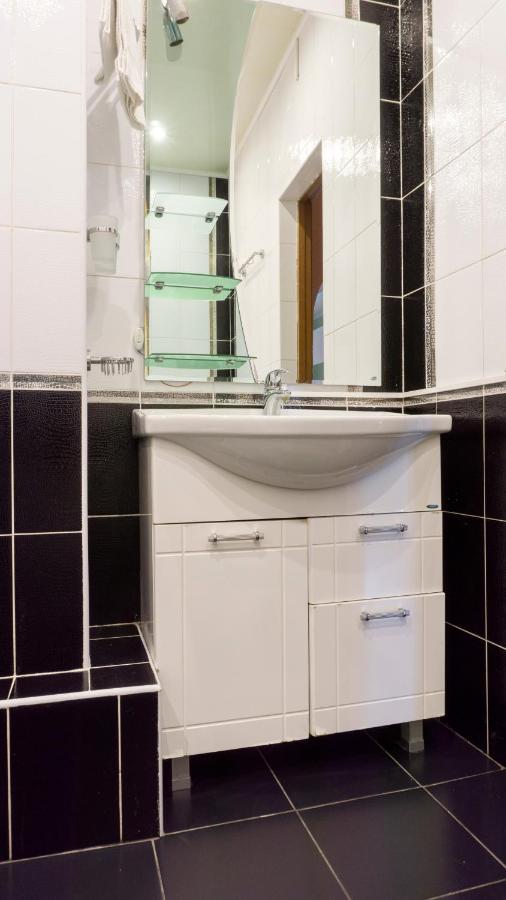 קייב Big Studio Apartment Near River Mall מראה חיצוני תמונה