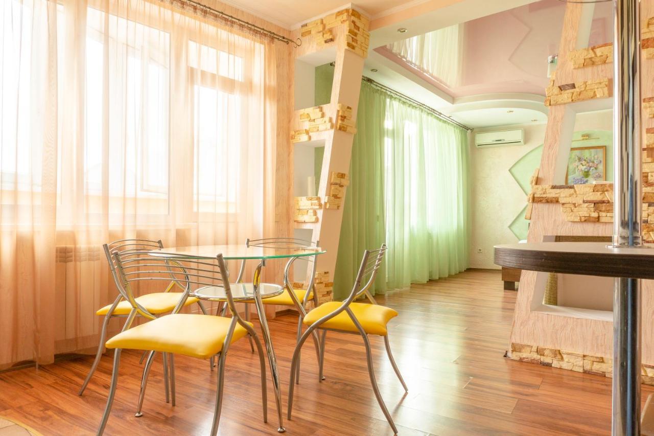 קייב Big Studio Apartment Near River Mall מראה חיצוני תמונה