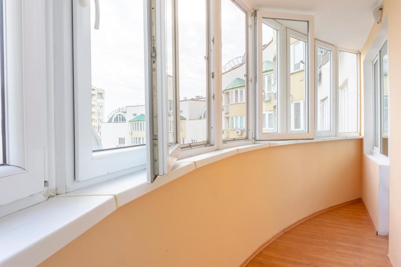קייב Big Studio Apartment Near River Mall מראה חיצוני תמונה