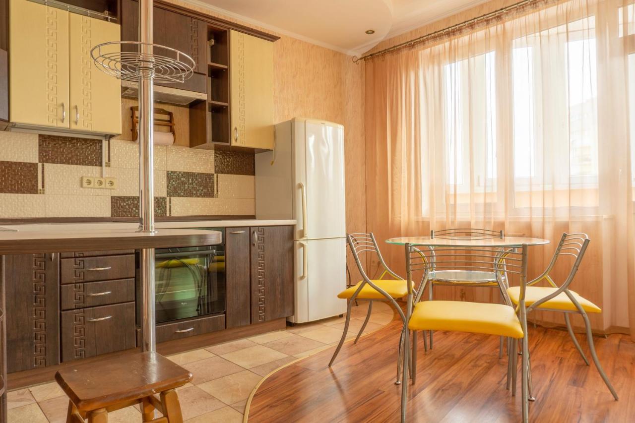 קייב Big Studio Apartment Near River Mall מראה חיצוני תמונה